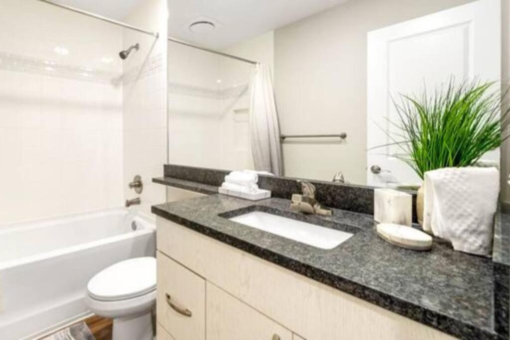 High-End On A Budget At Truist Park Atlanta Exterior foto
